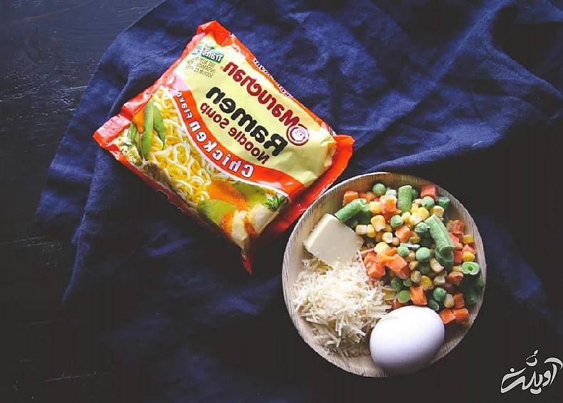 طرز تهیه نودل با تخم مرغ و سبزیجات